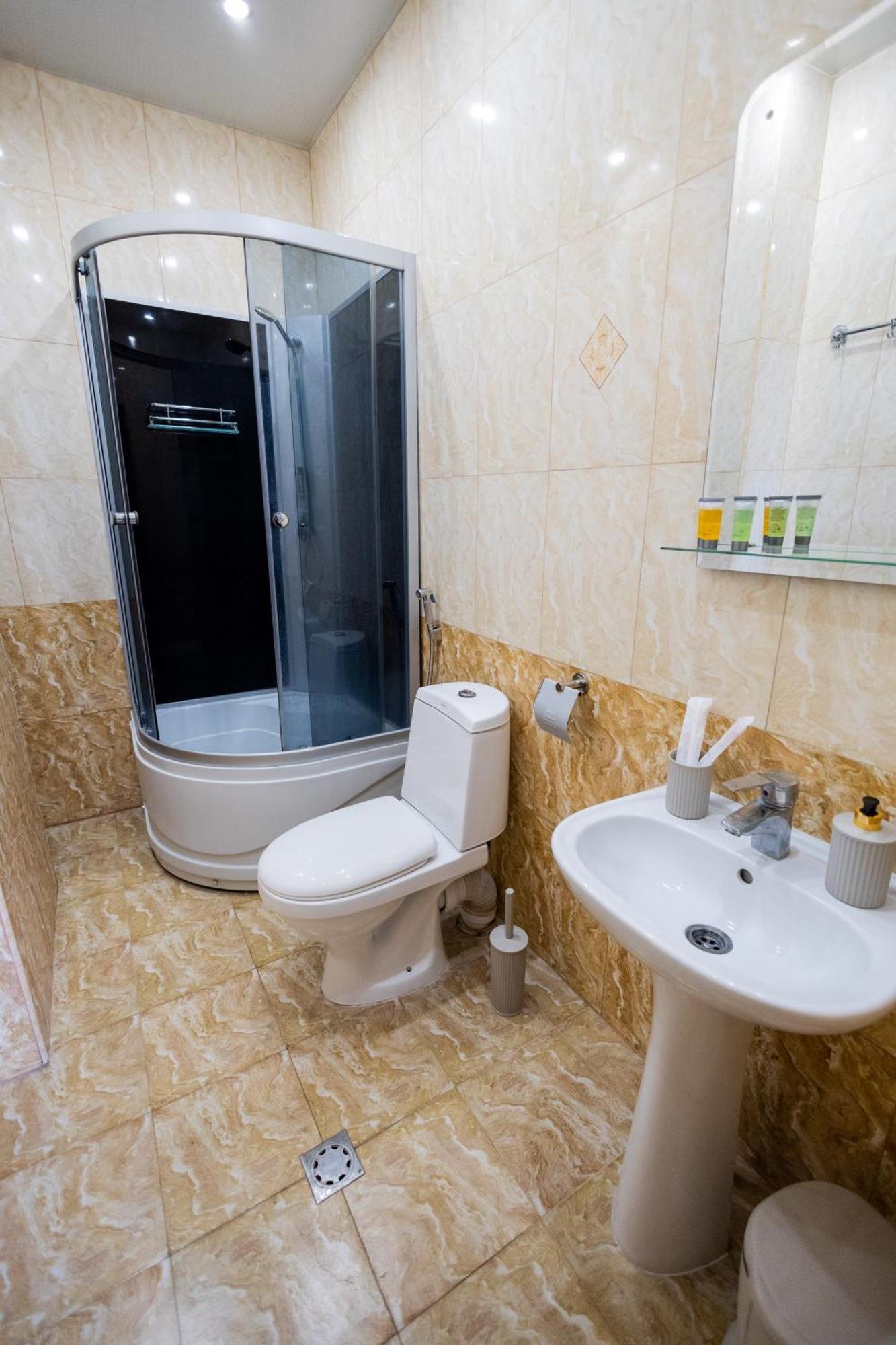 Yan Hotel Yerevan Bagian luar foto