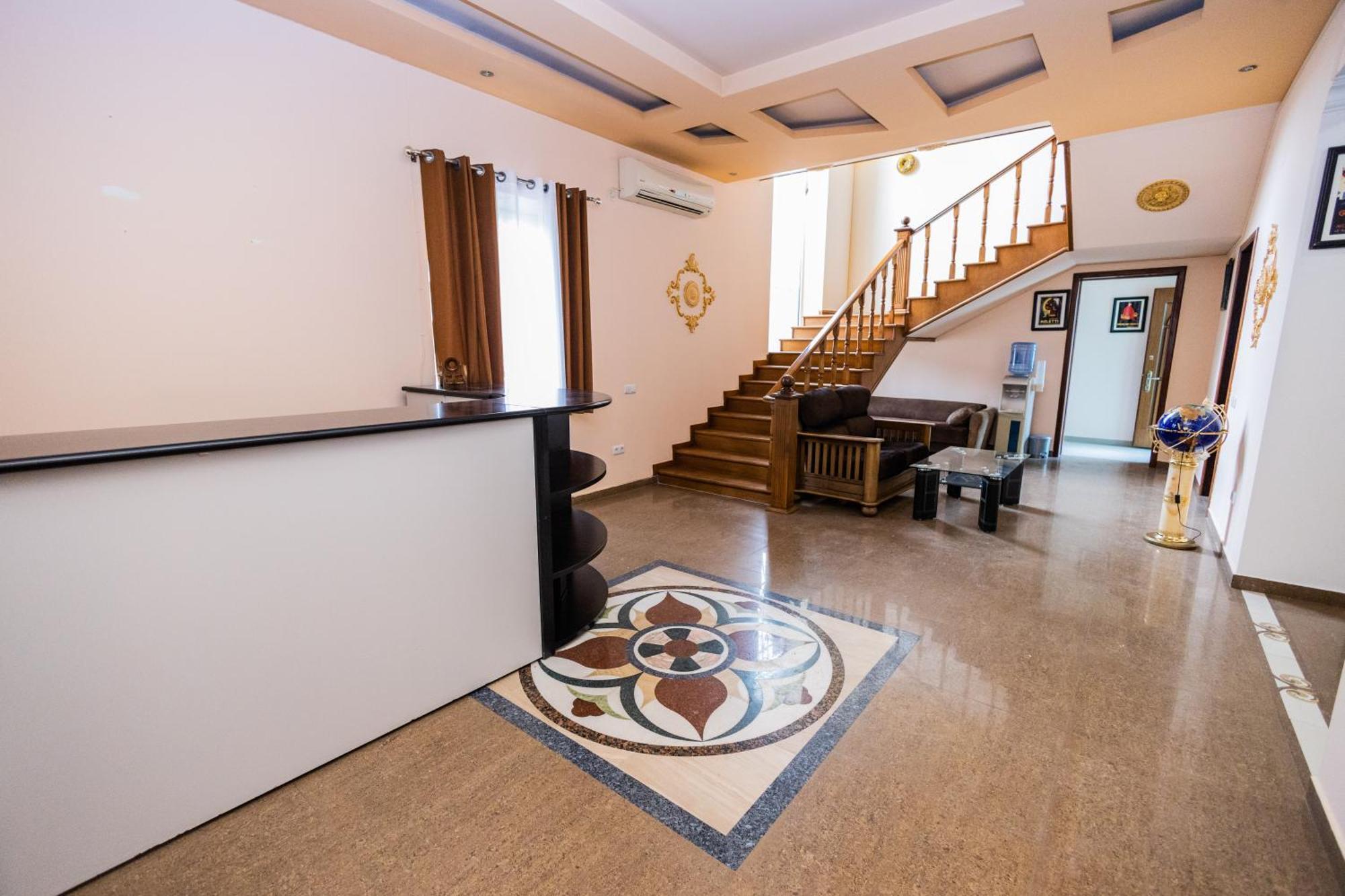 Yan Hotel Yerevan Bagian luar foto