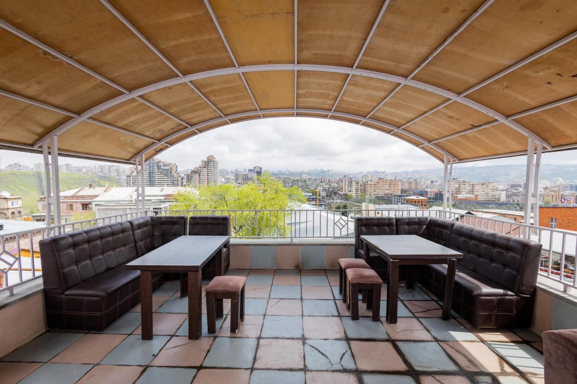 Yan Hotel Yerevan Bagian luar foto