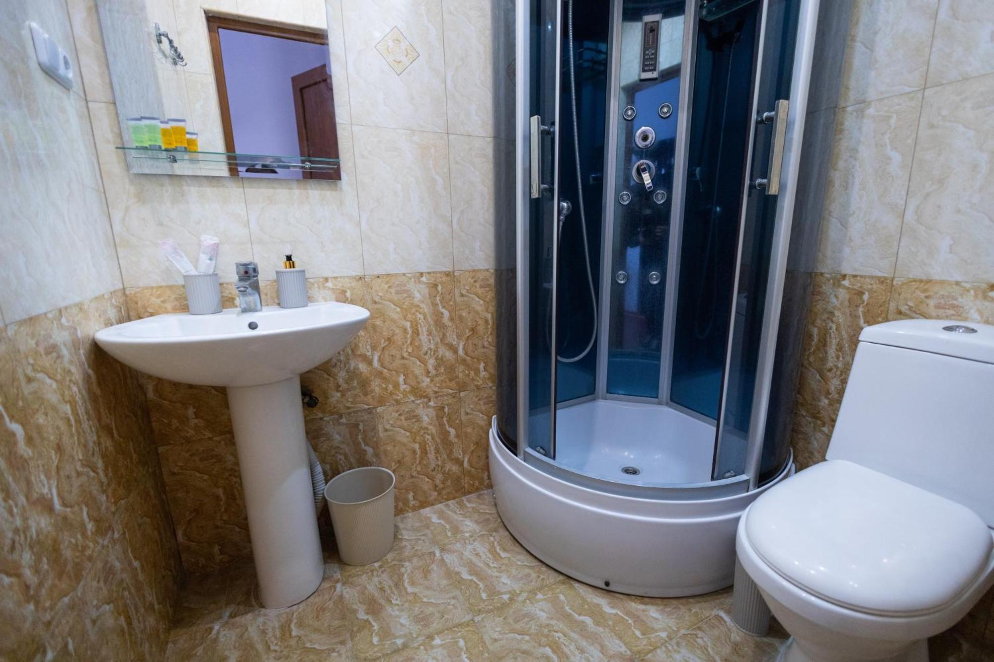 Yan Hotel Yerevan Bagian luar foto