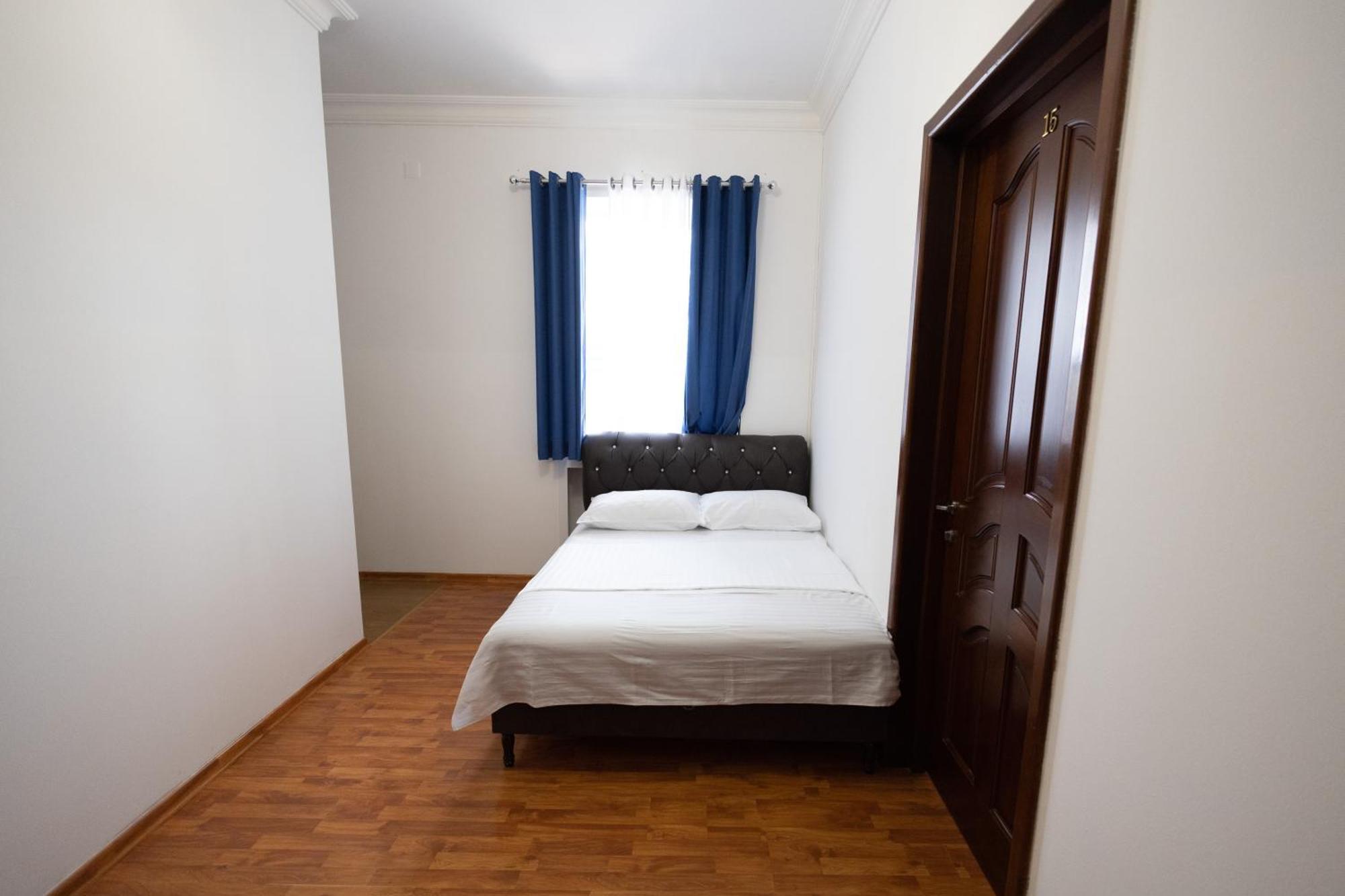 Yan Hotel Yerevan Bagian luar foto