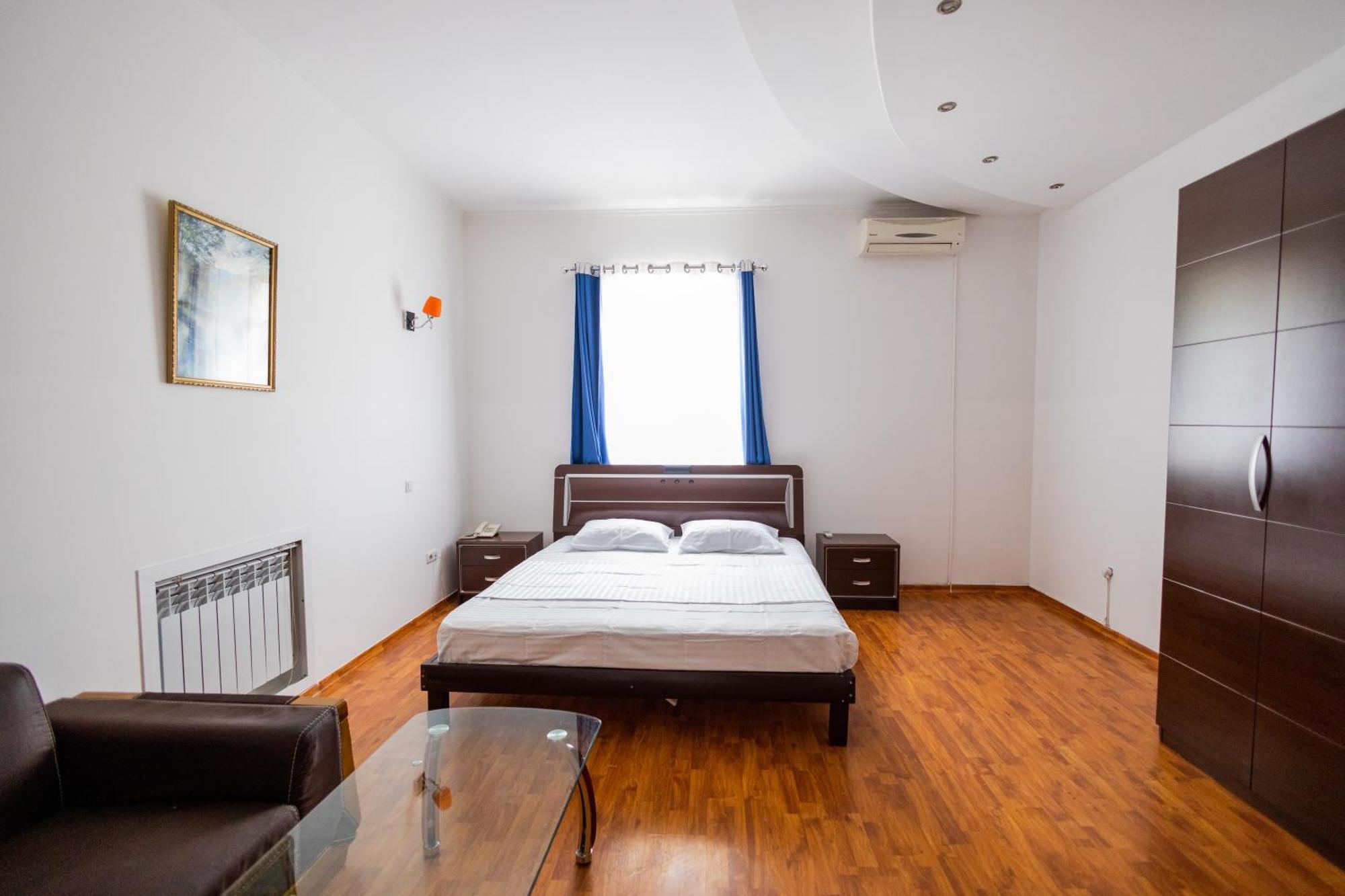 Yan Hotel Yerevan Bagian luar foto