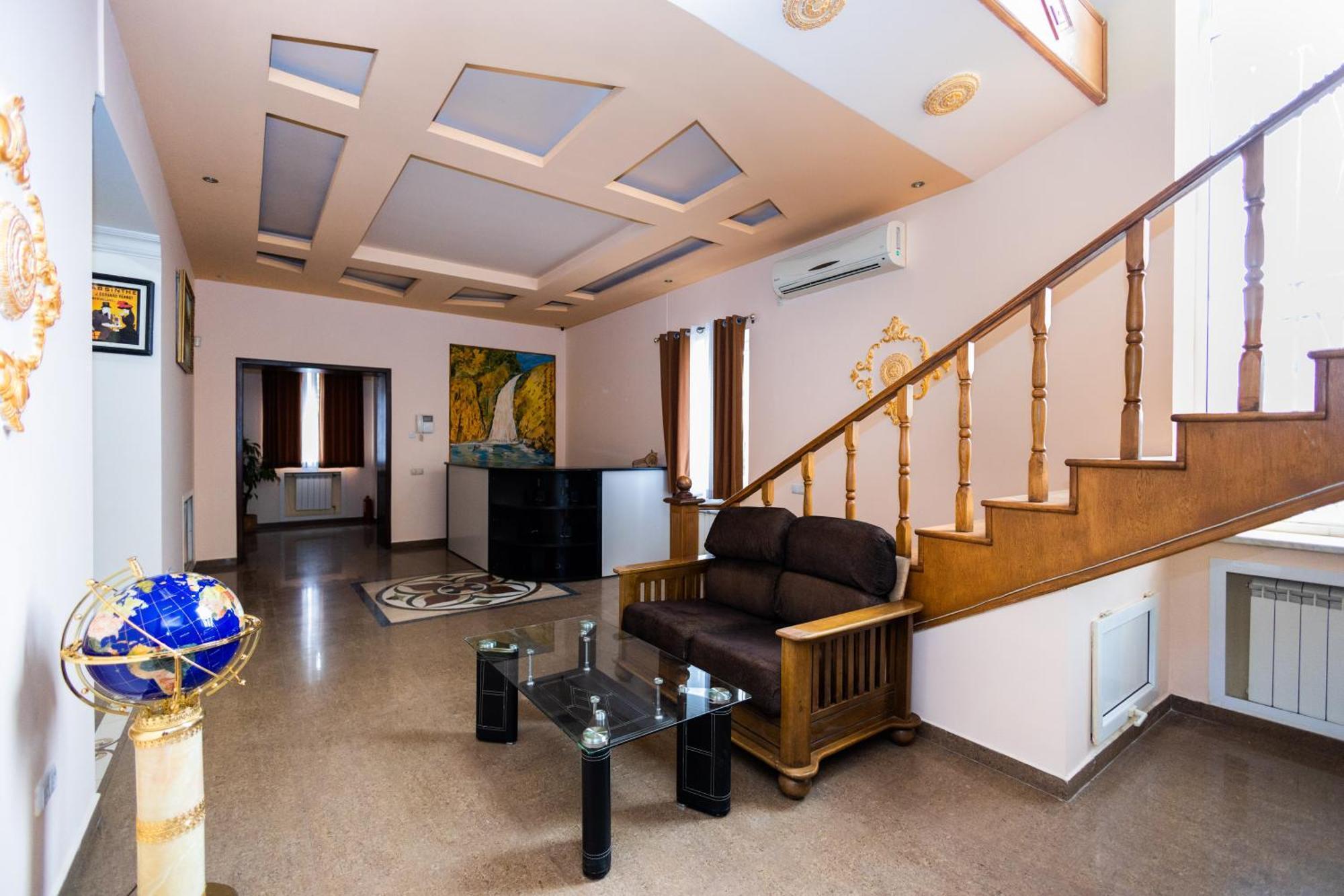Yan Hotel Yerevan Bagian luar foto