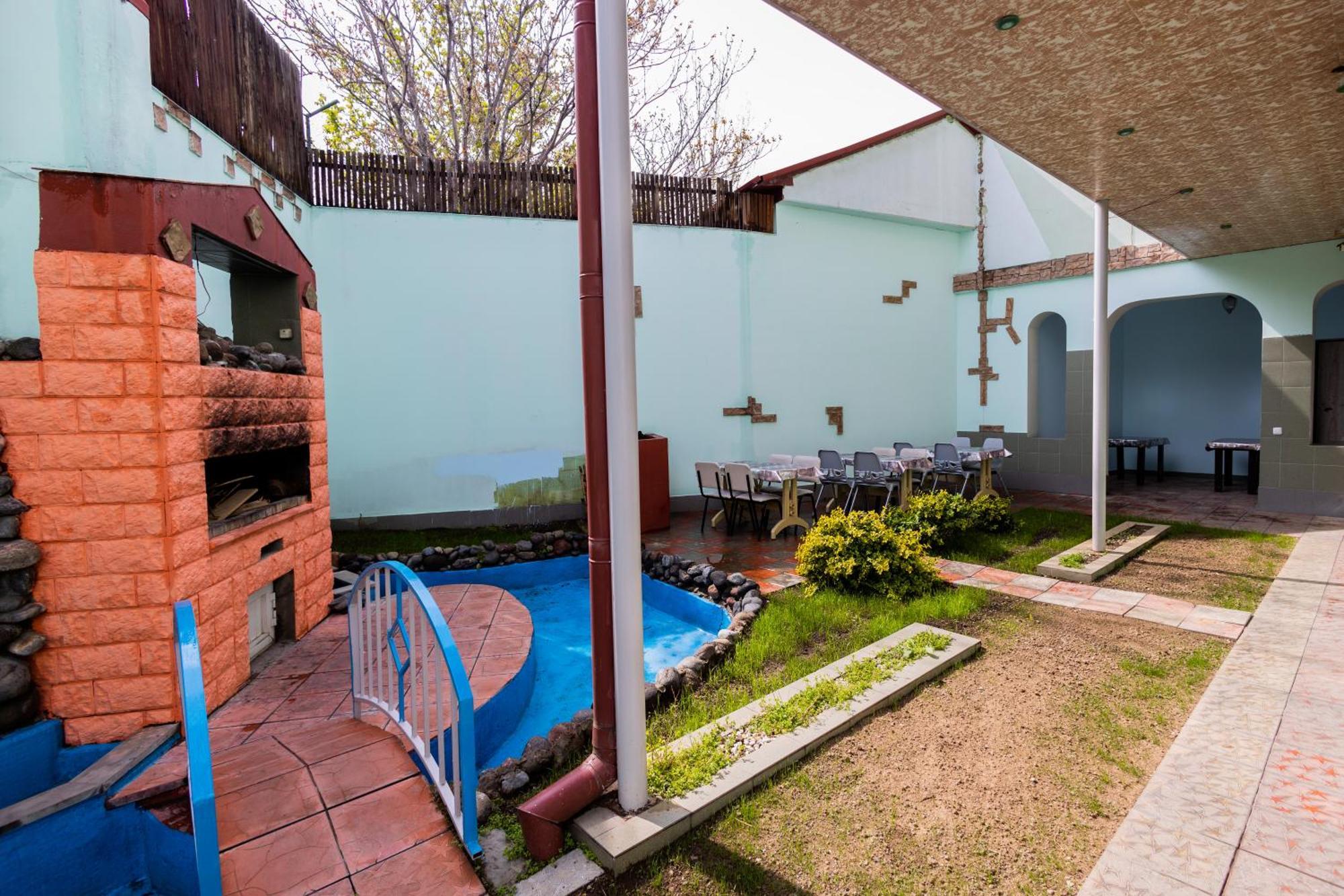 Yan Hotel Yerevan Bagian luar foto