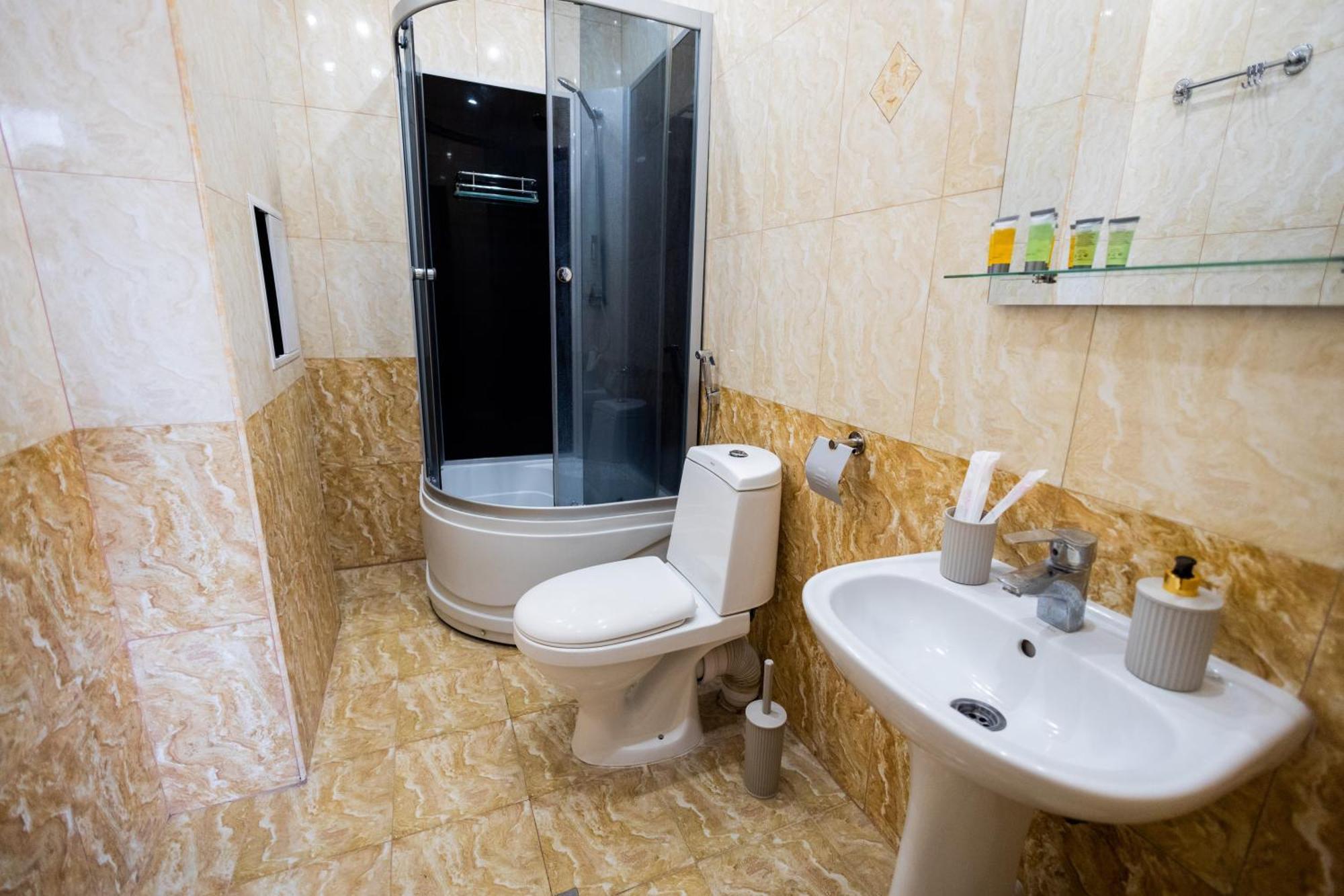 Yan Hotel Yerevan Bagian luar foto
