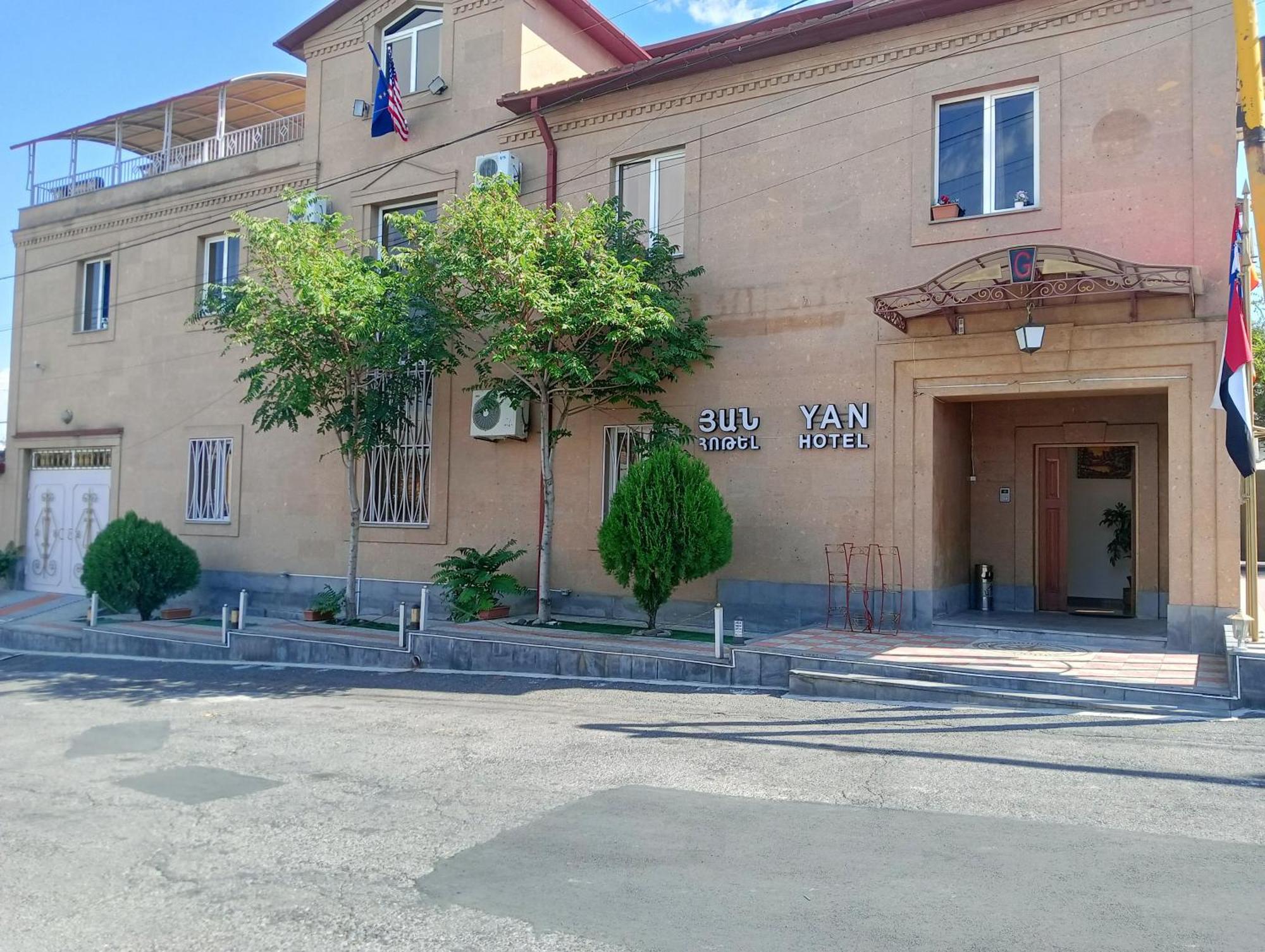Yan Hotel Yerevan Bagian luar foto
